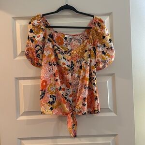 NWT Lush Flowery Blouse. Sweetheart neckline Size Large